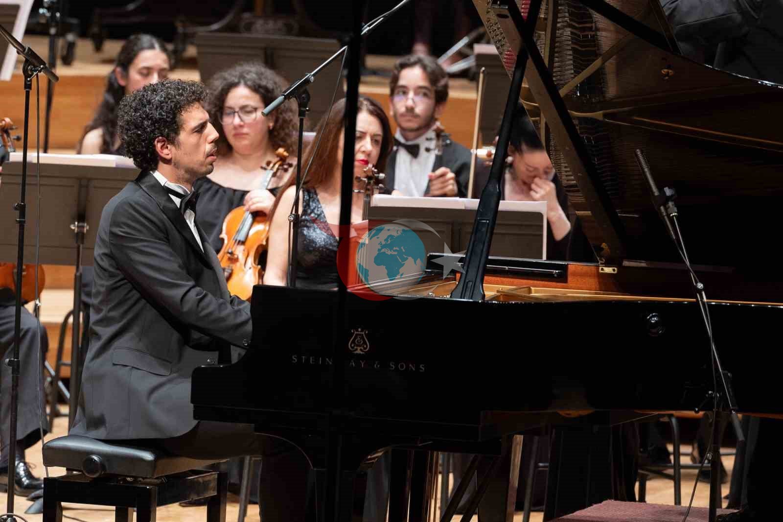 25. yıla notalarla görkemli kutlama