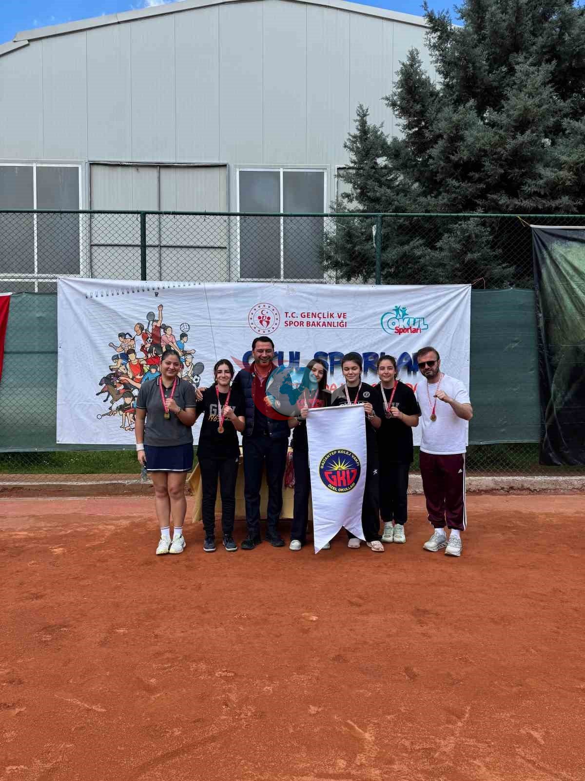 Kortların şampiyonu Gaziantep Kolej Vakfı Türkiye finallerinde