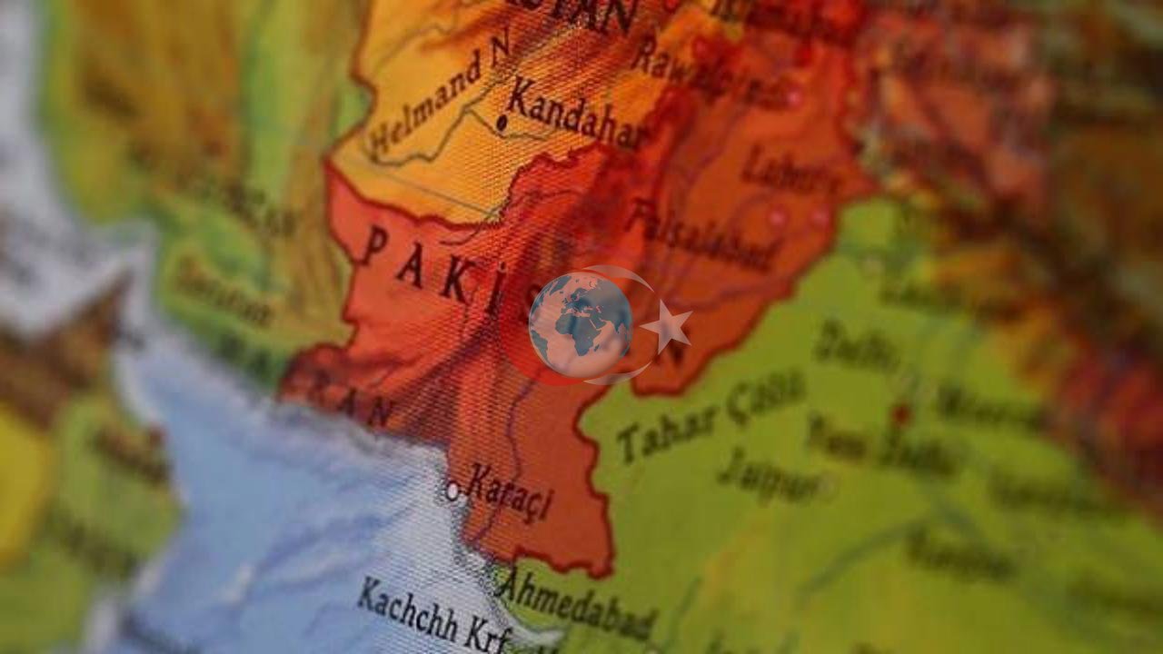 Orta Doğu Krizi Pakistan'da Yakıt Fiyatlarını Yükseltti: %54 Artış