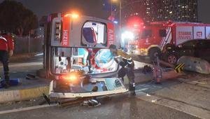 Kartalda ambulans ile cip kafa kafaya çarpıştı: 2si sağlık personeli 3 yaralı