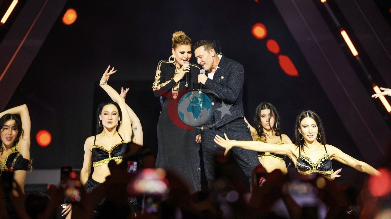 Gülben Ergen ve Mustafa Sandal'dan Sahnede Beklenmedik Düet