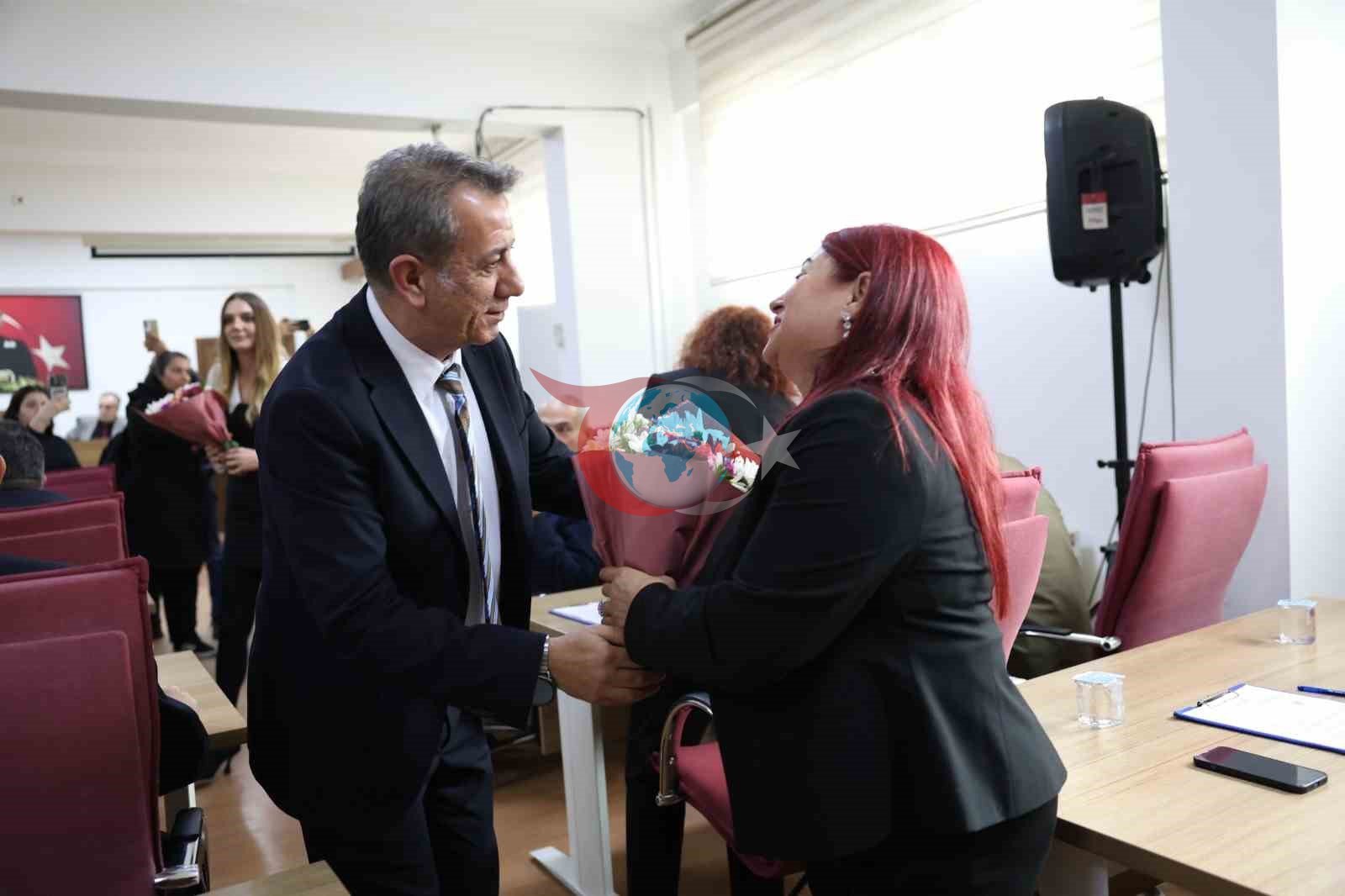 Başkan Yetişkin&rsquo;den kadın meclis üyelerine anlamlı davranış