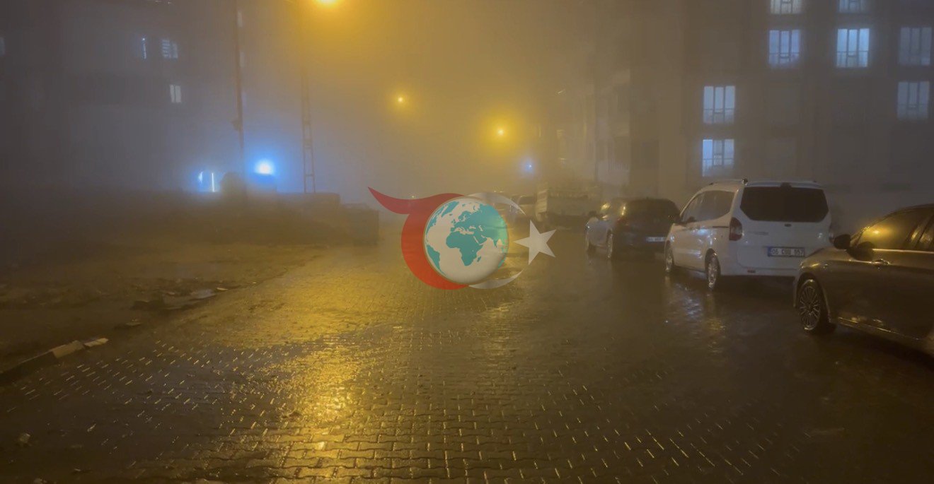 Besni&rsquo;de sağanak ve sis etkili oldu