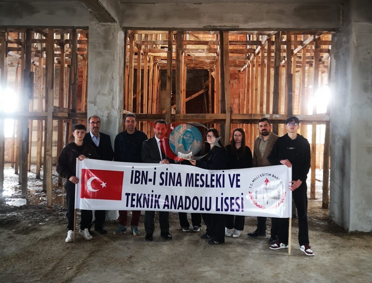 Bilecik’te öğrenciler harçlıklarını Kuba Camii inşaatına bağışladı