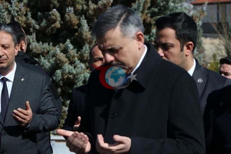 İçişleri Bakanı Çiftçiden Neşet Ertaşın kabrini ziyaret
