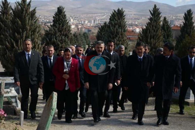 İçişleri Bakanı Çiftçiden Neşet Ertaşın kabrini ziyaret