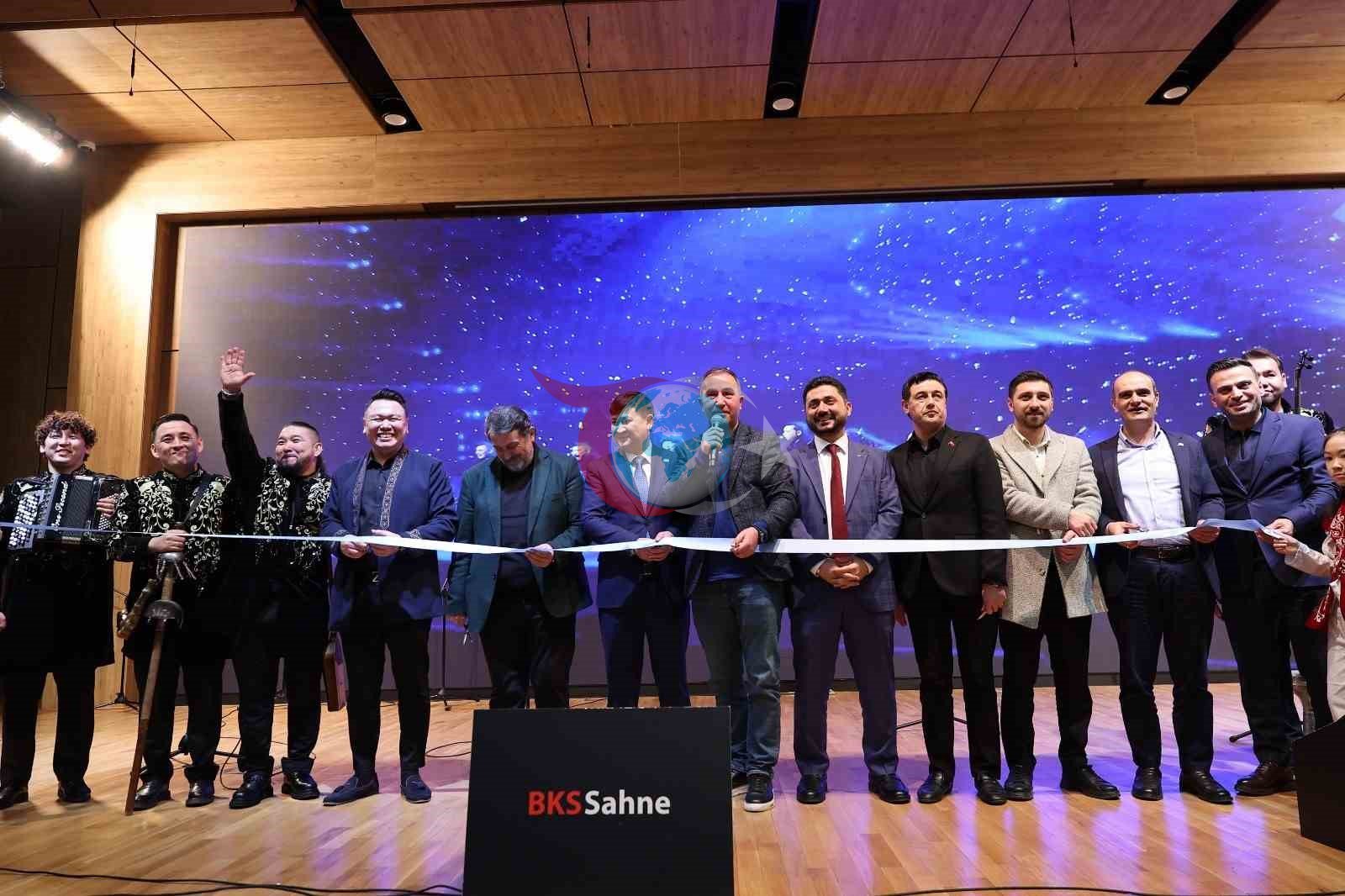 Ünlü Kazak müzik grubu Alatau Serileri, yeni albümünün lansmanını Bağcılar’da yaptı