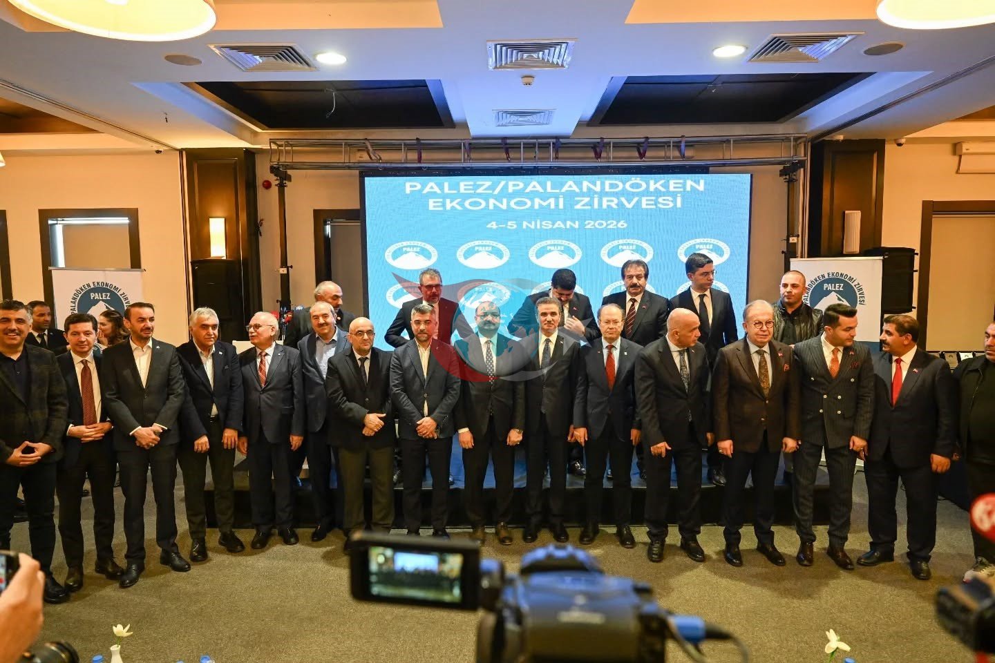 Vali Baruş, Palandöken Ekonomi Zirvesi&rsquo;nde konuştu