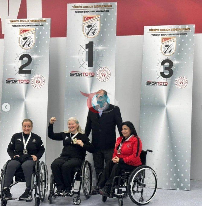 Bursalı milli sporcu Aysel Özgan, Ankara&rsquo;dan altın madalyayla döndü