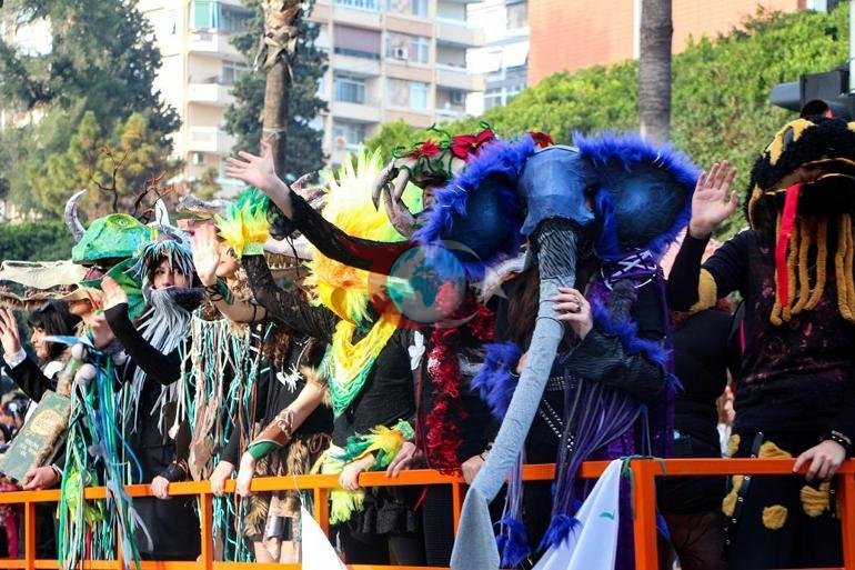 Uluslararası Adana Portakal Çiçeği Karnavalının korteji, renkli görüntülere sahne oldu