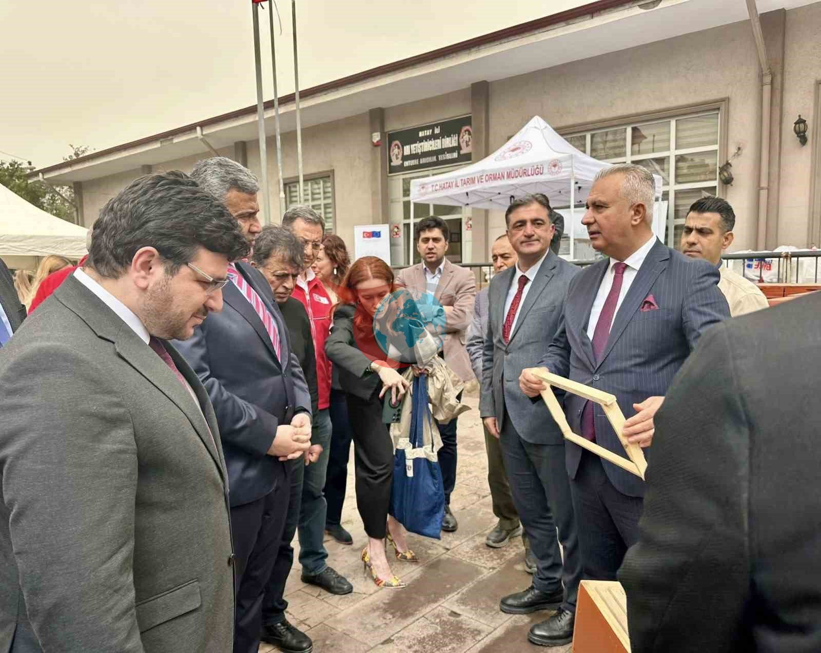 Payas’ta arıcılara malzeme desteği sağlandı