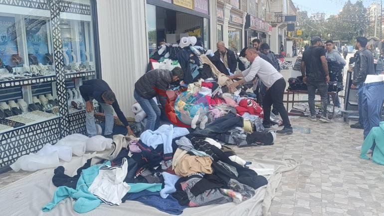 Butikte korku dolu anlar Alevler bir anda yükseldi: Esnaf ürünleri kurtarmak için seferber oldu
