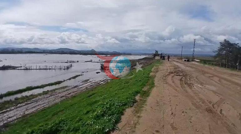 Edirne’de şiddetli yağmur: Meriç Nehri taştı, sular yollara ulaştı