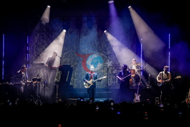 Adamlar konserine sevenlerinden yoğun ilgi