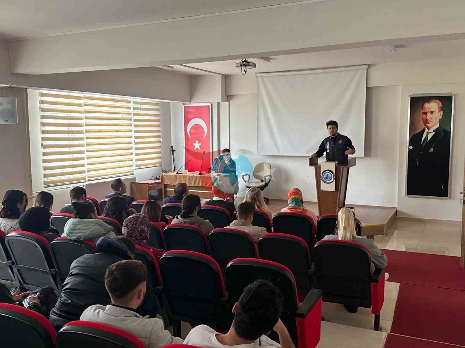 Öğretmen ve öğrencilere siber suçlarla mücadele eğitimi