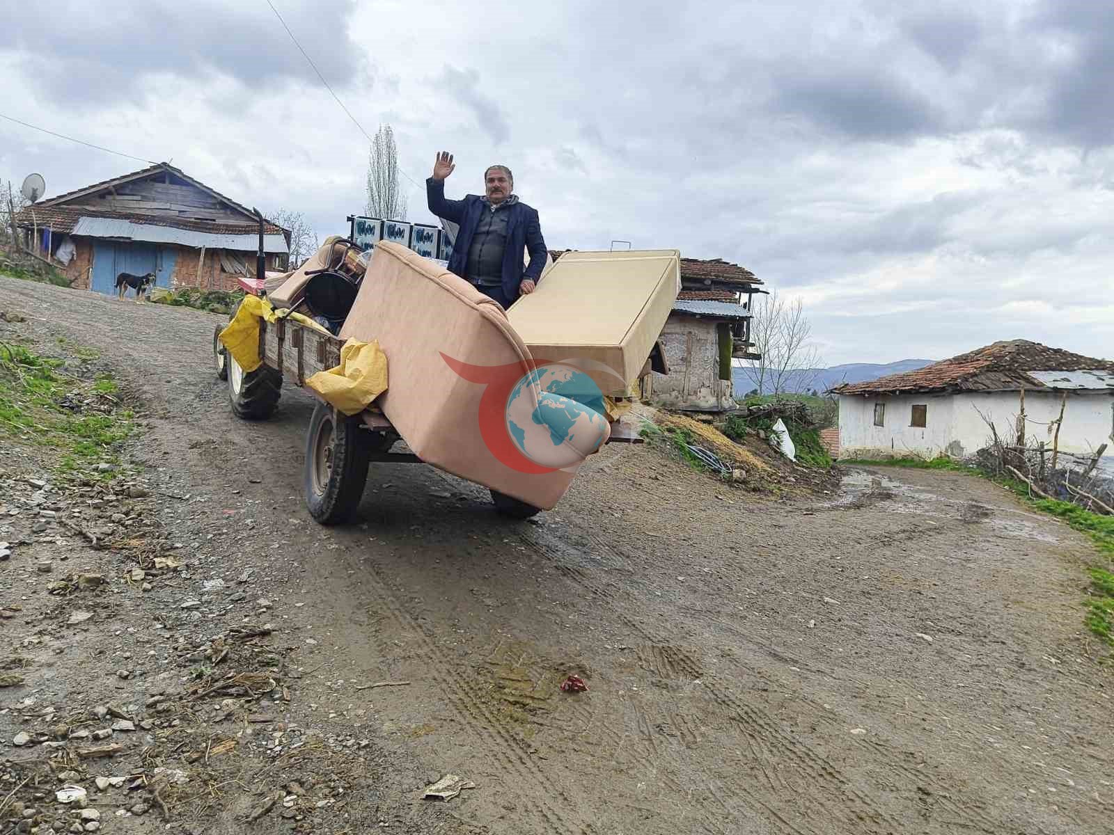 ’Sessiz’ mahalleye 3 kamyonluk yardım