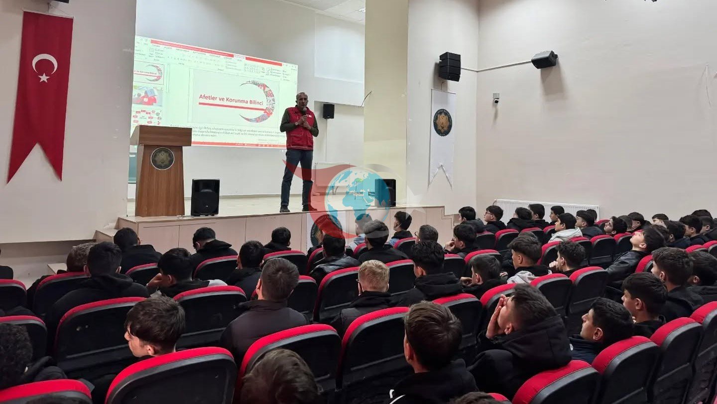 Bayburt&rsquo;ta öğrencilere afet ve korunma bilinci anlatıldı