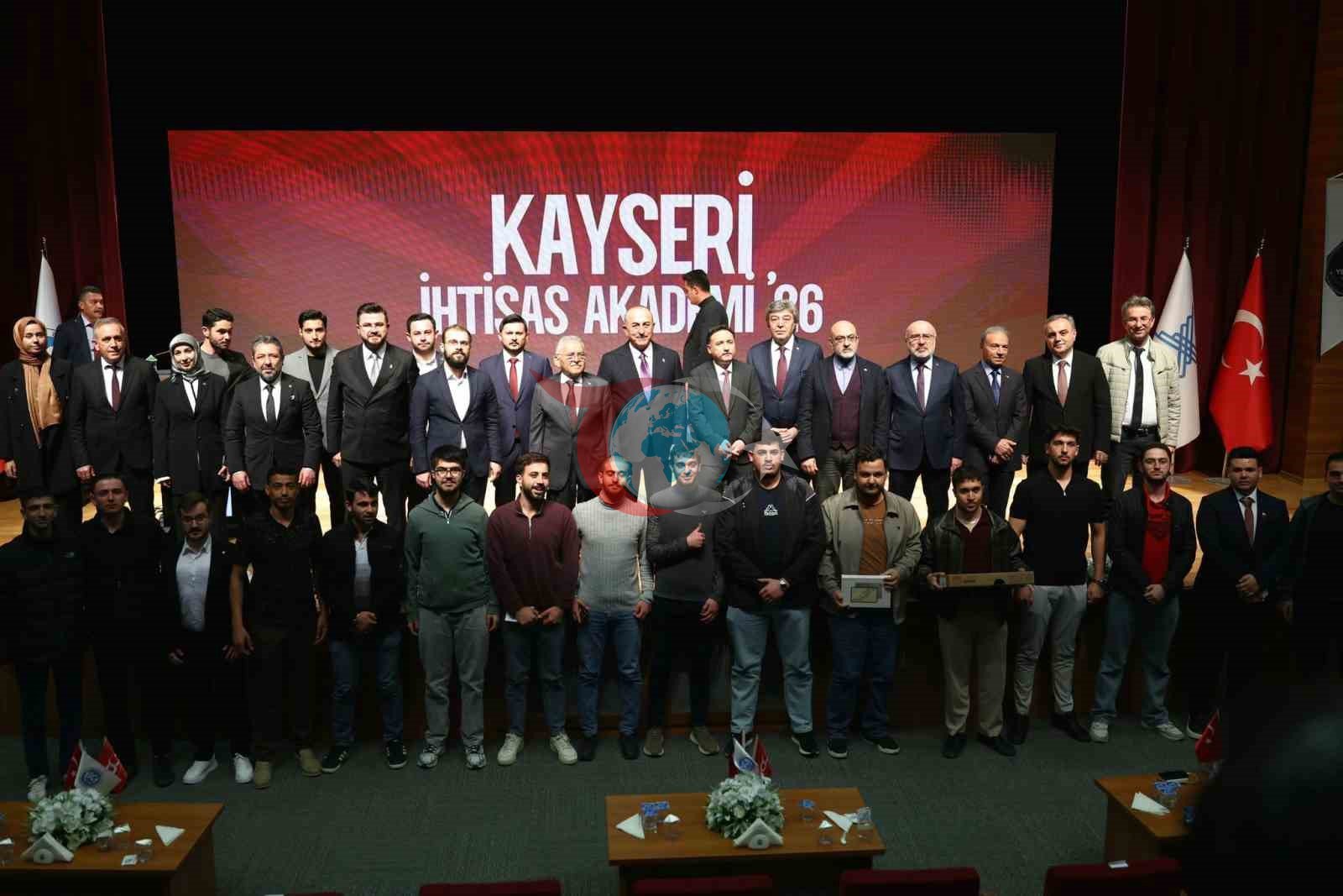 Eski Dışişleri Bakanı Çavuşoğlu, Kayseri Üniversitesi'nde Konferans Verdi