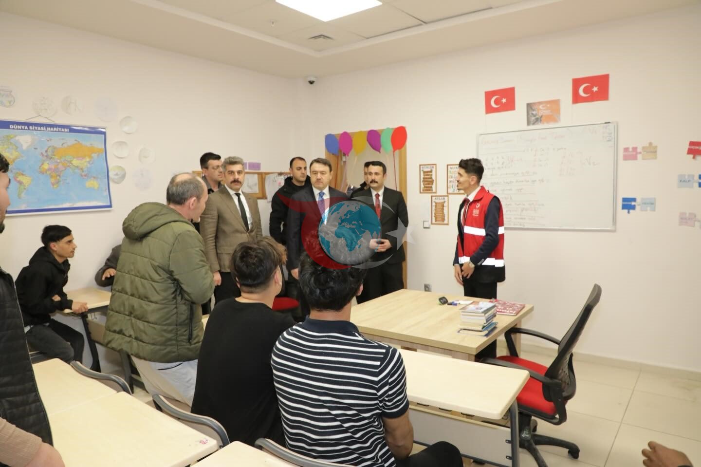 Vali Işın, Göç İdaresi Merkezi'ni Ziyaret Etti