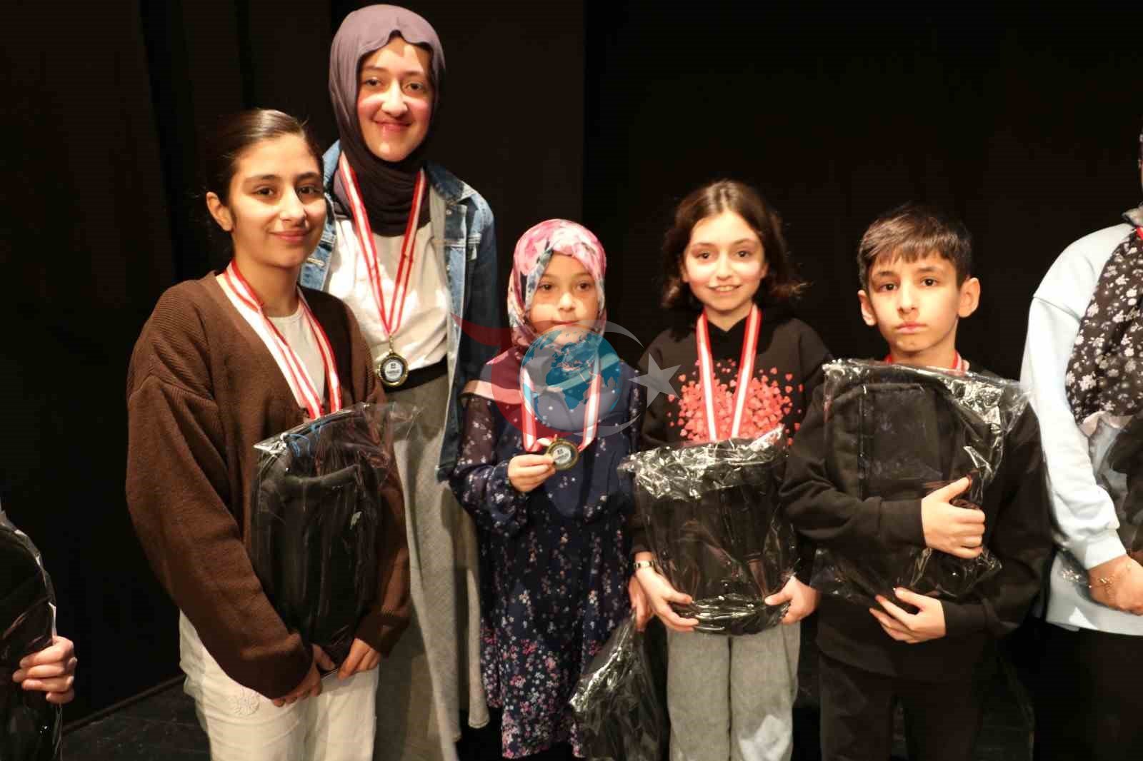 Erzurum’da gençler kitapla buluştu, ödüller sahiplerini buldu