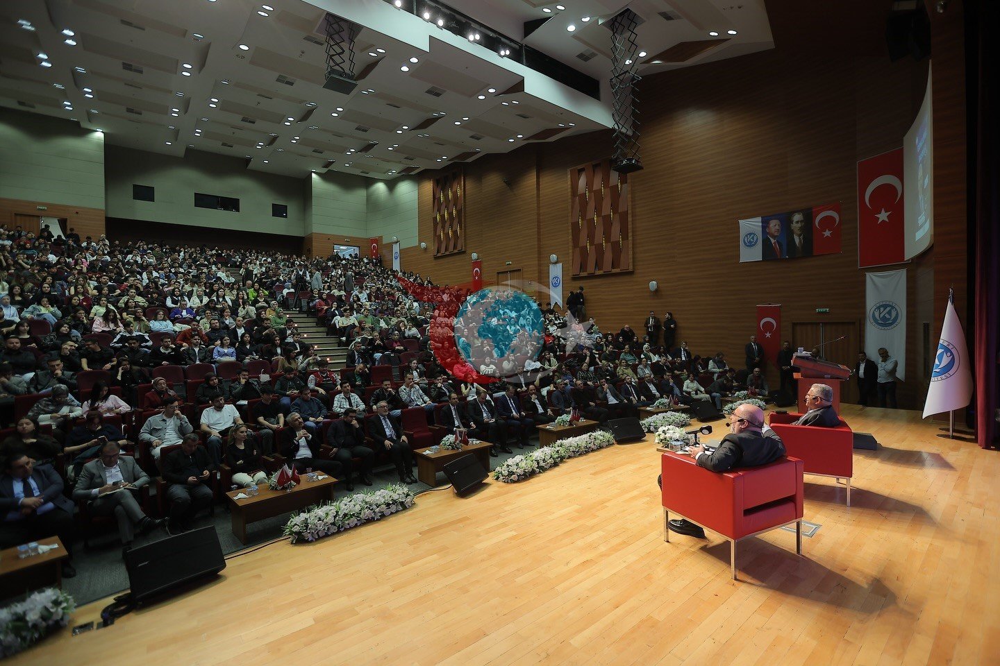 Başkan Büyükkılıç, Kayseri Üniversitesi’nde gençlerle buluştu