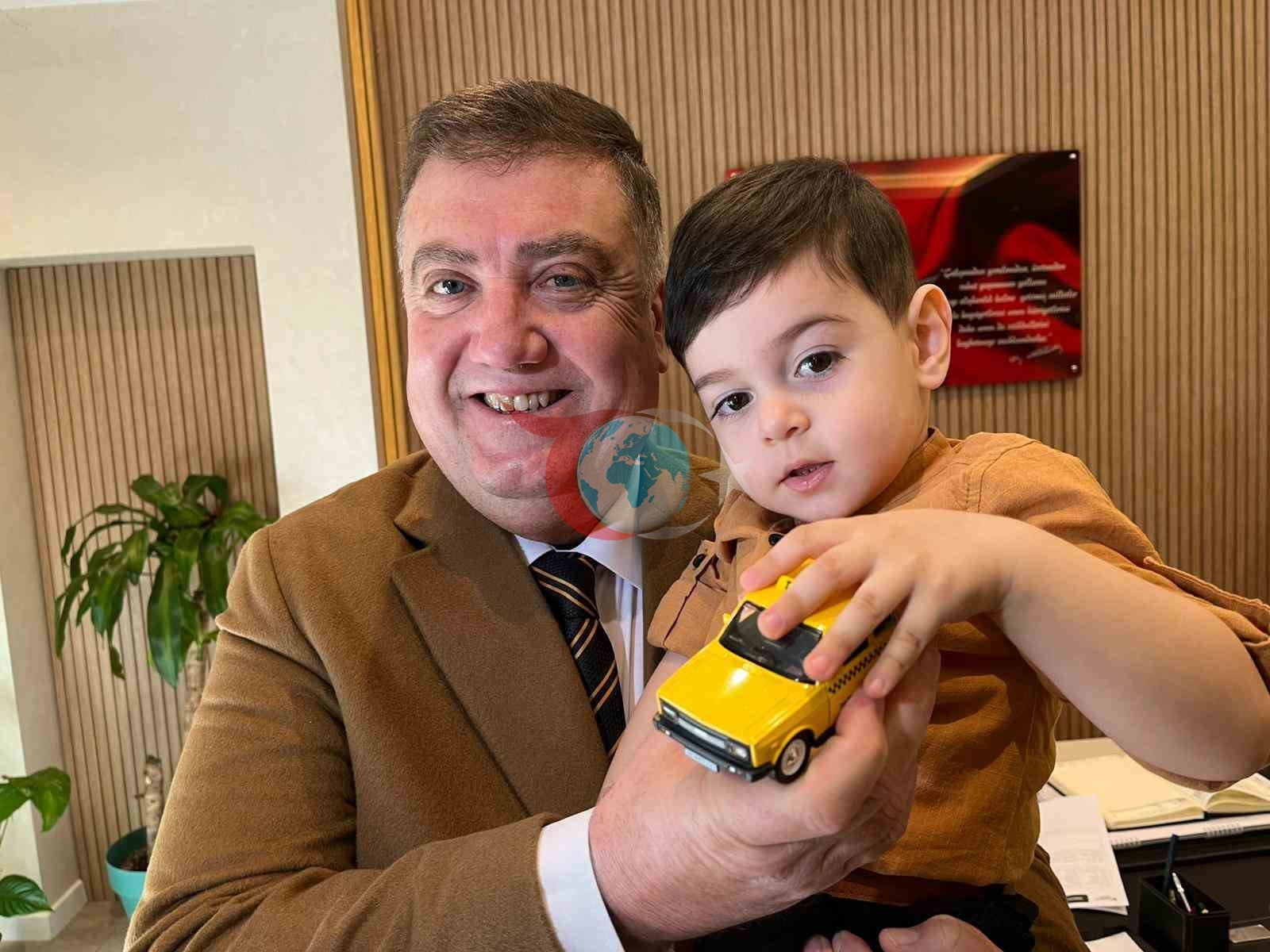İzmirli Taksicilerden Deniz Eymen İçin Dayanışma Çağrısı