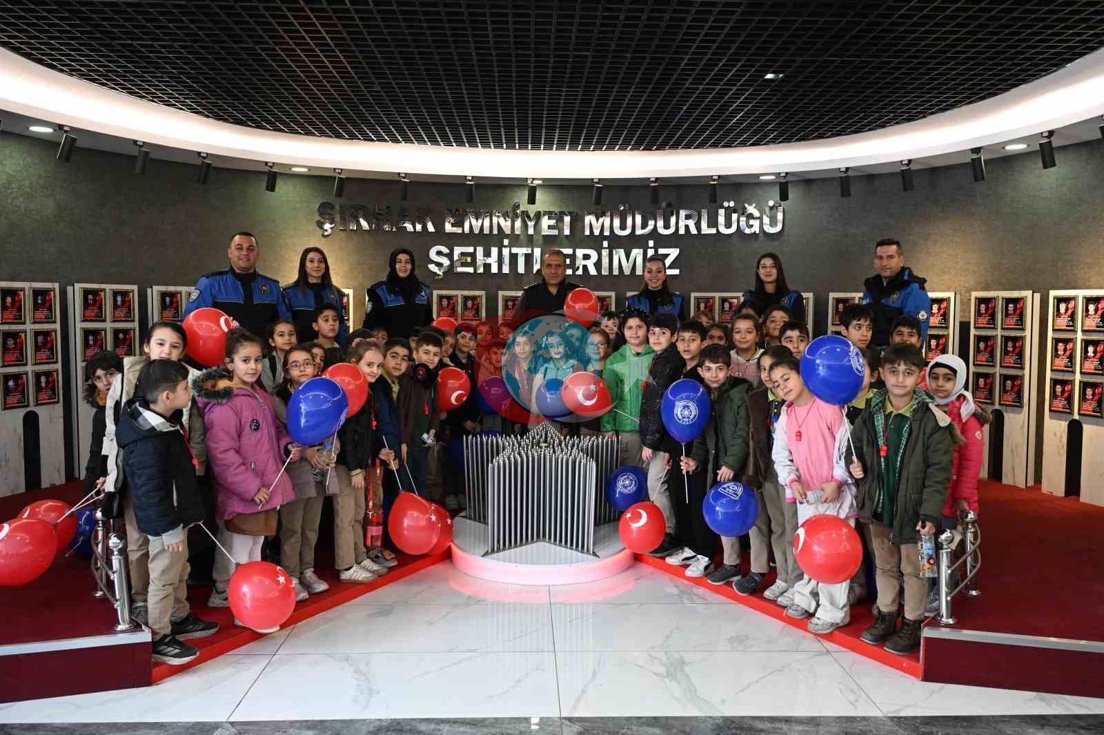 Minik öğrencilerden Emniyet Müdürlüğüne Polis Haftası ziyareti