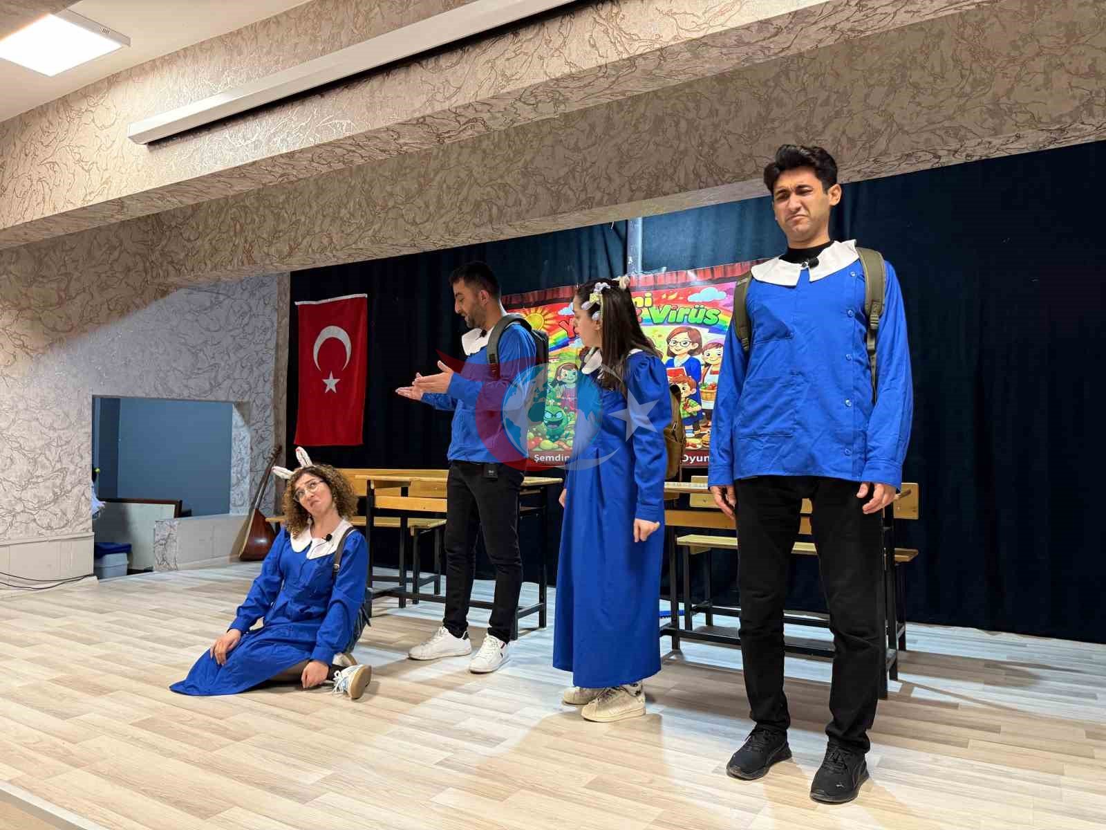 Minik kalplere tiyatro dokunuşu: 