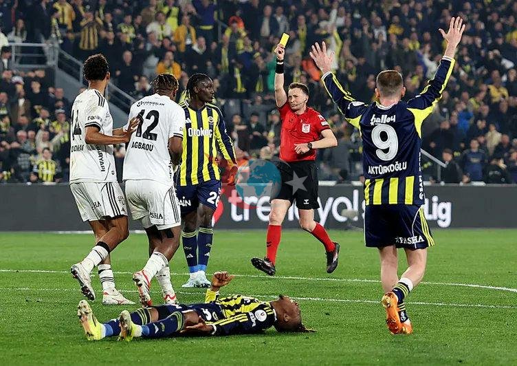 Yasin Kol, penaltı kararı sonrası Beşiktaşlı Agbadou'ya sarı kart gösterdi.
