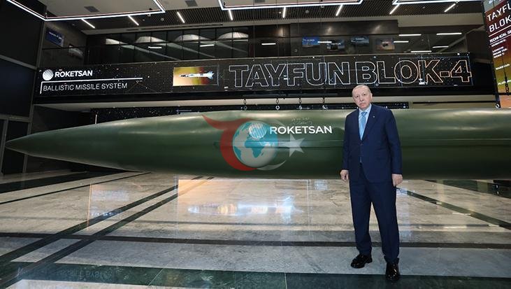 Cumhurbaşkanı Erdoğan, ROKETSAN Açılışında Tayfun Blok-4 Füzesini İmzaladı