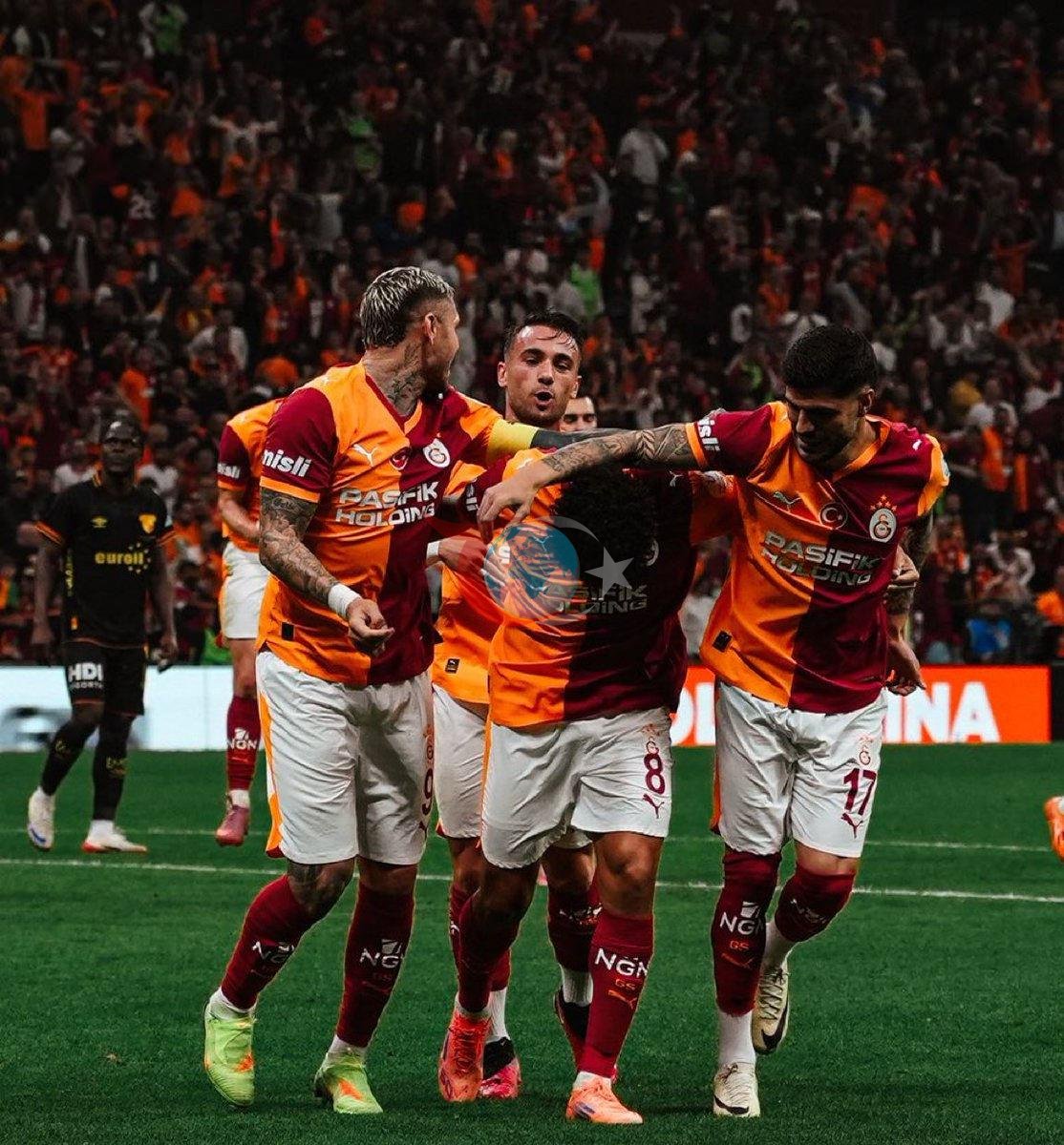 Icardı, Sara, Yunus Akgün ve Eren Elmalı gol sevincini birlikte yaşıyor