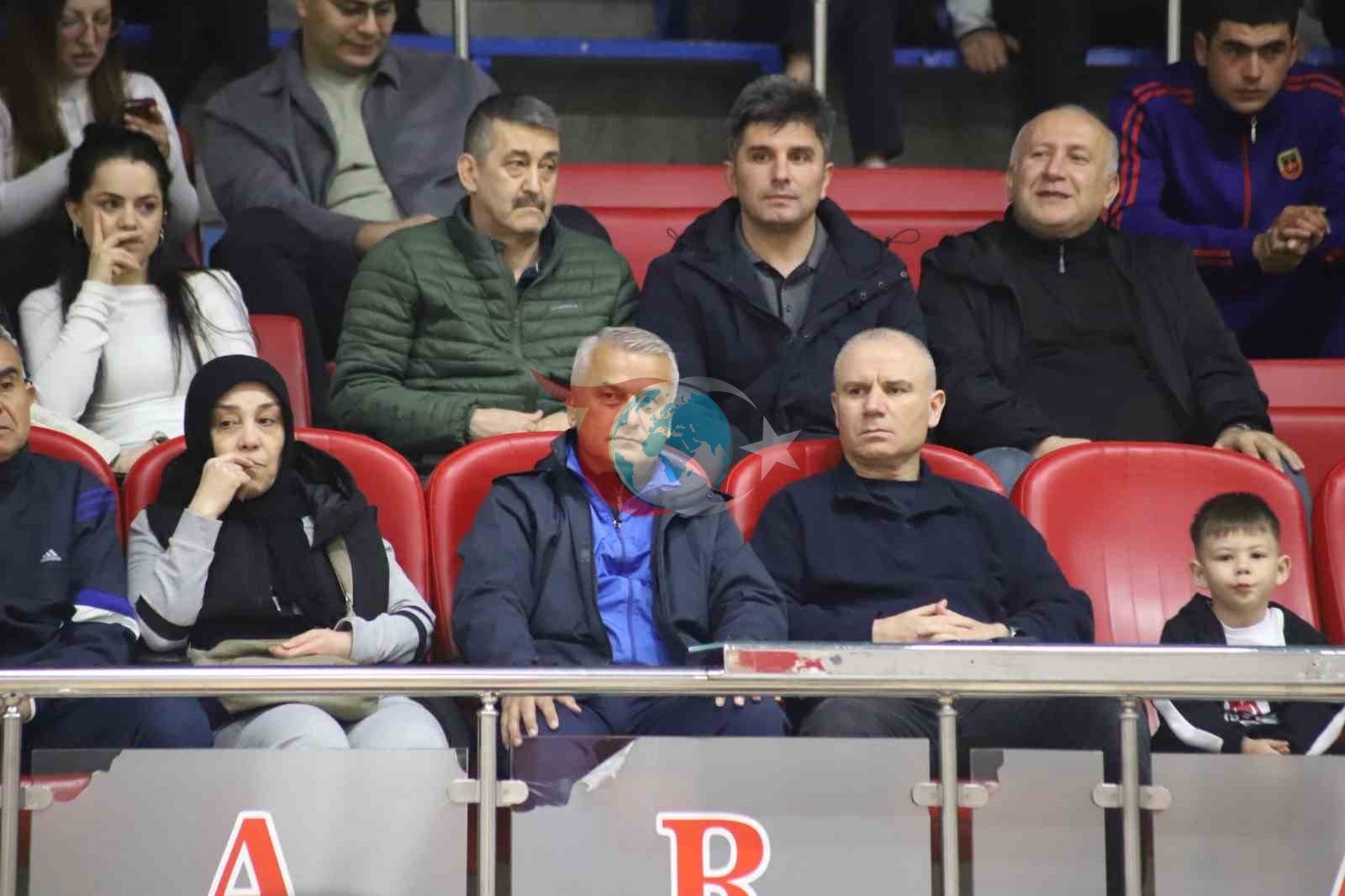 Genรงlik Haftasฤฑ kapsamฤฑnda kurumlar arasฤฑ voleybol turnuvasฤฑ baลladฤฑ