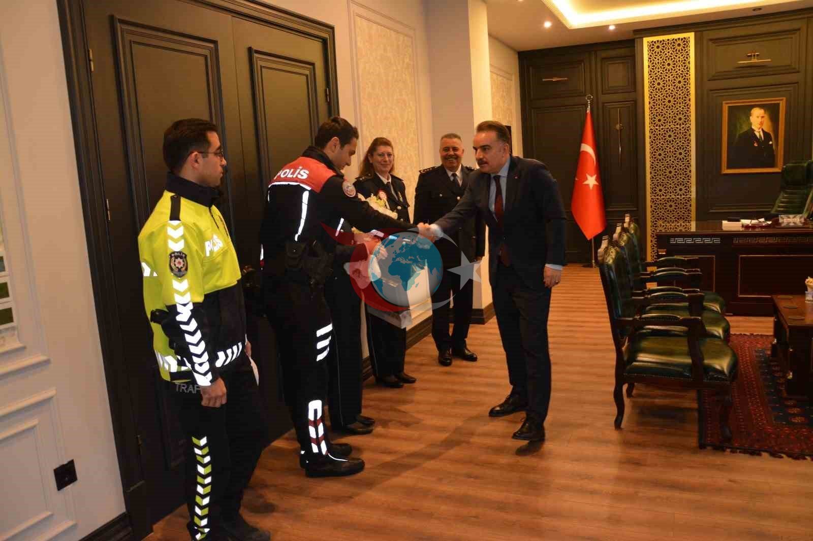 Polis Haftası Dolayısıyla Edremit Kaymakamı'na Anlamlı Ziyaret