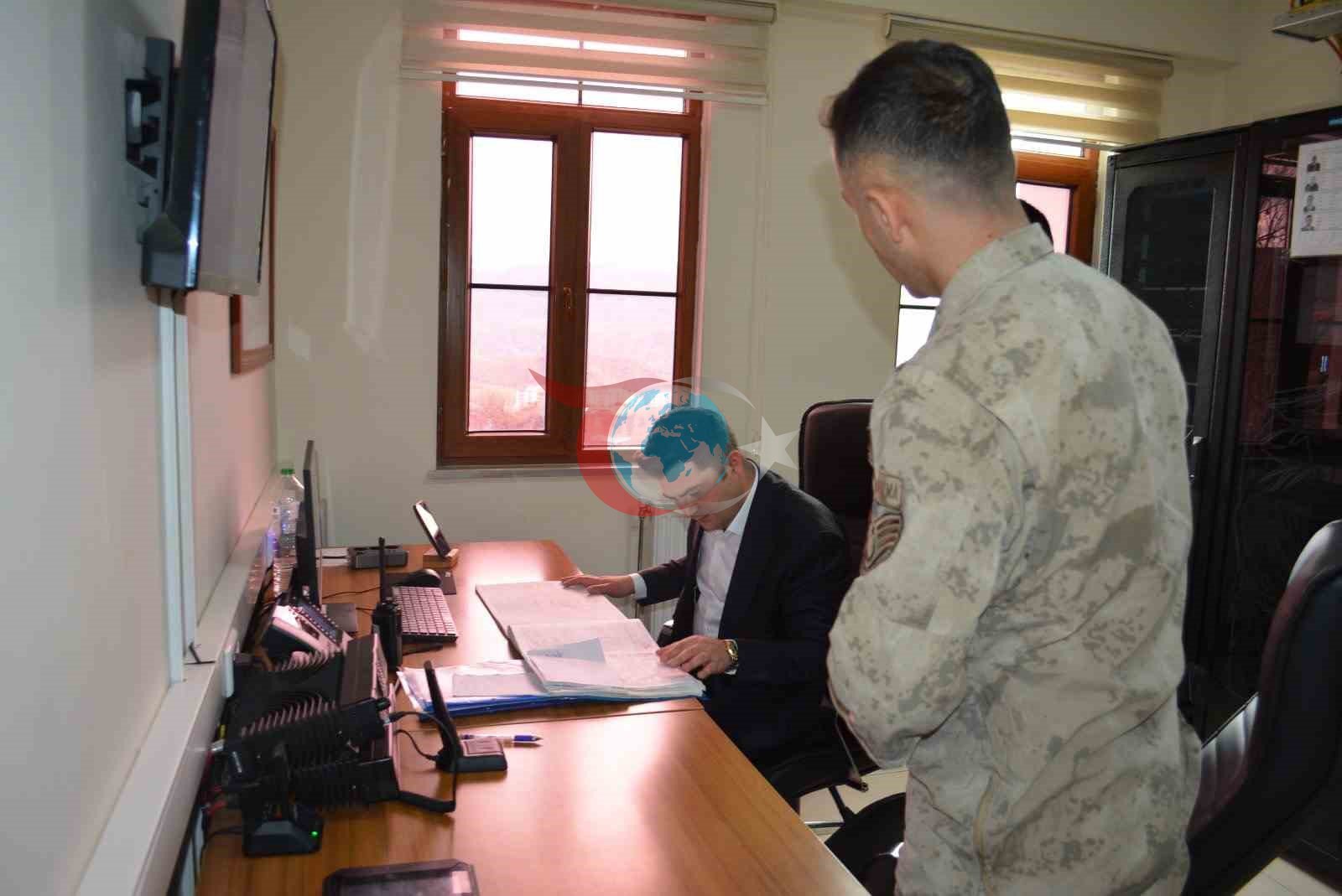 Kaymakam Sarı, jandarmayla bir araya geldi