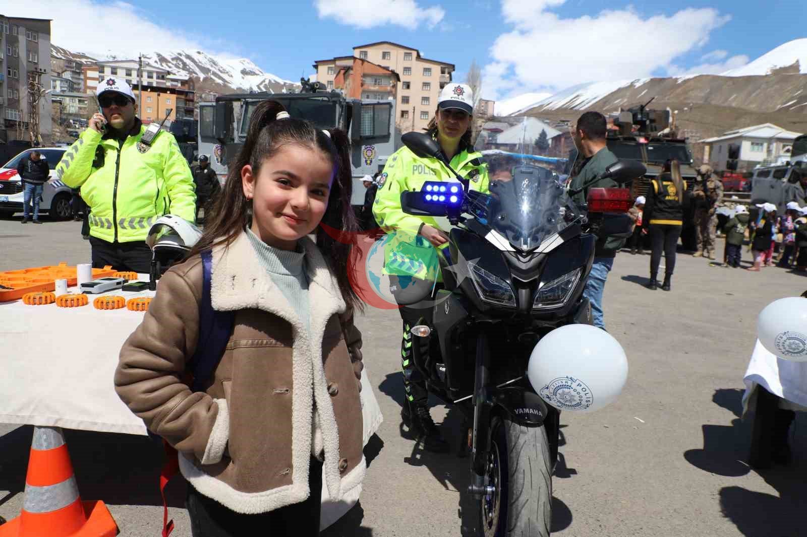 Hakkari'de Polis Haftası Etkinlikleri Büyük İlgi Gördü