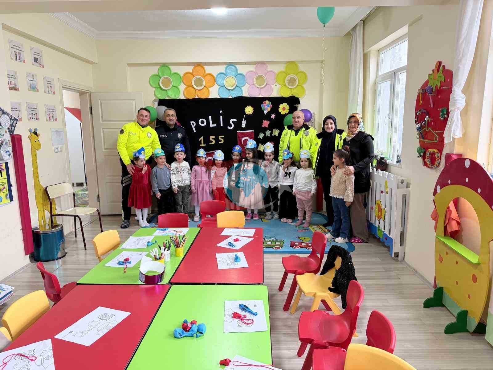 Öğrenciler Polis Haftası'nda Polislerle Buluştu