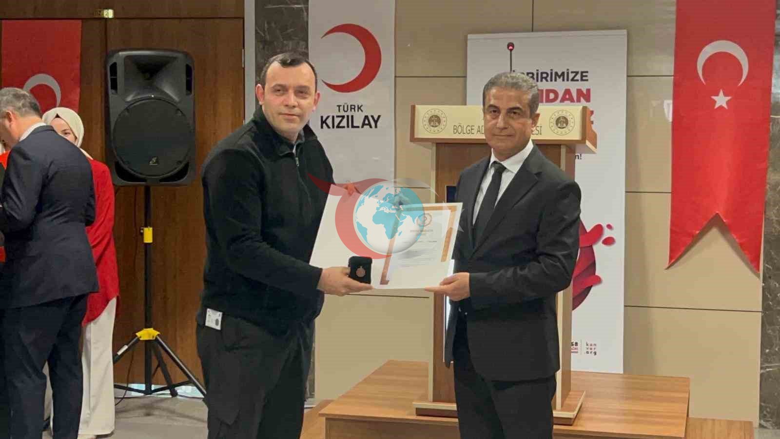 Bölge Adliye Mahkemesi&rsquo;nde kan bağışında bulunan adliye personeline plaket verildi