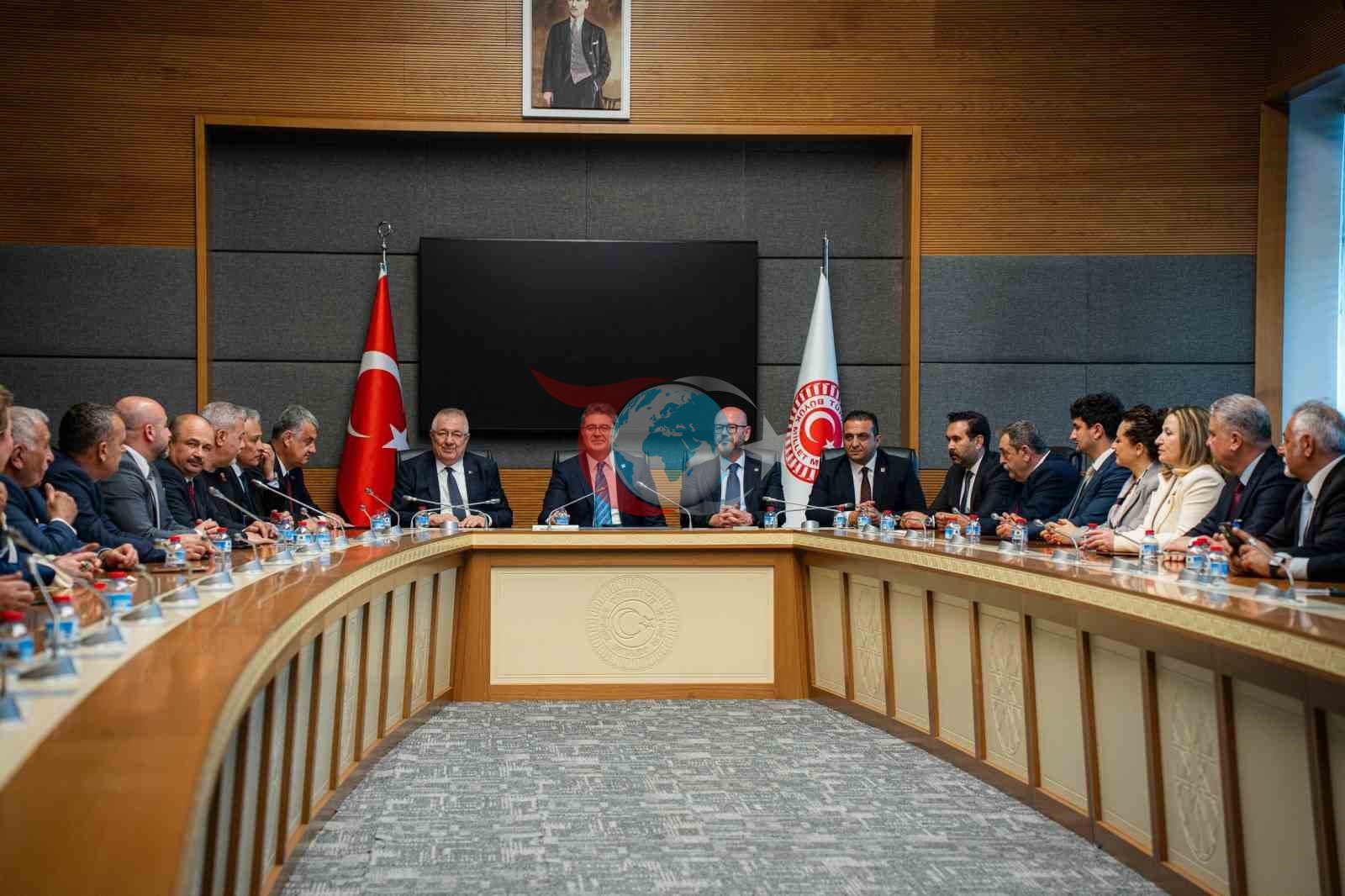 Başkan Ertaş ve Edremit heyeti CHP Lideri Özgür Özel ile buluştu