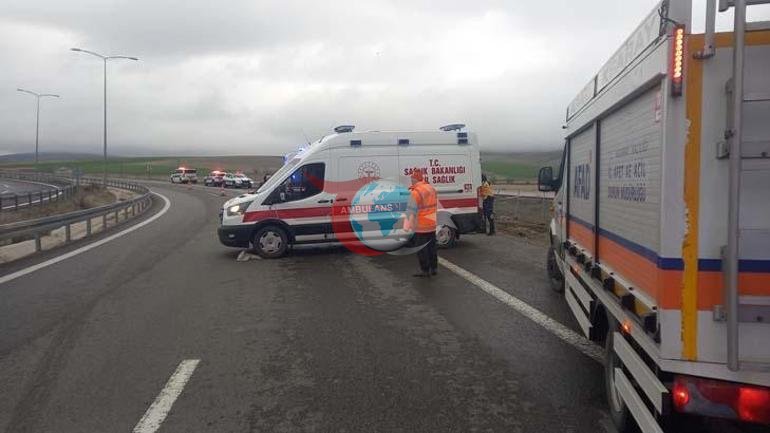 Aksarayda yolcu otobüsü devrildi 20 yaralı