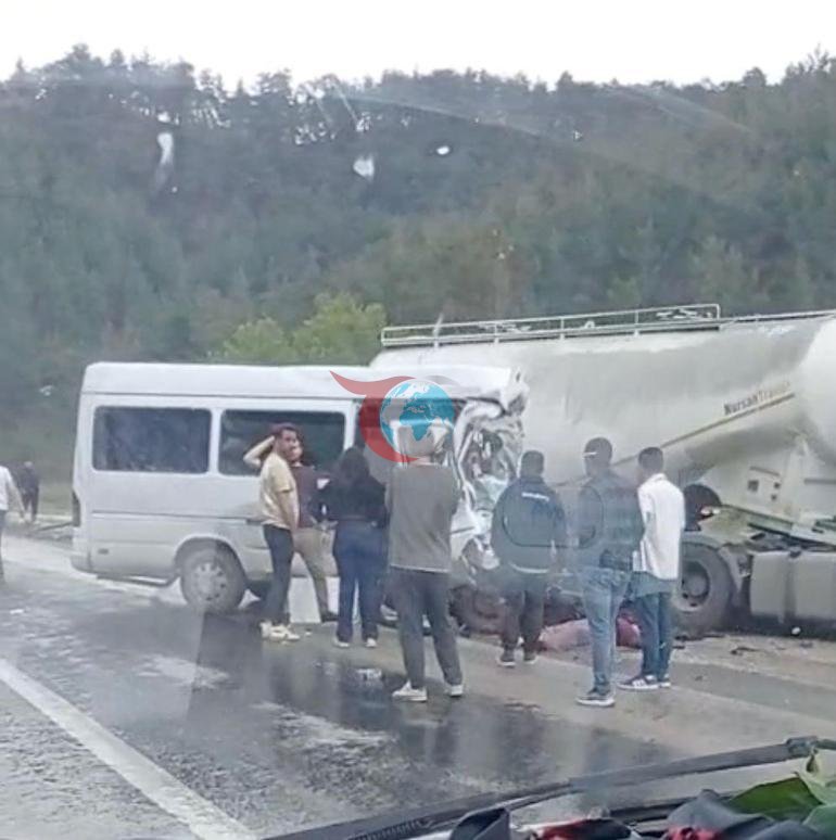 Isparta-Antalya karayolunda can pazarı Tır ile minibüs çarpıştı: 7 ölü, 7 yaralı