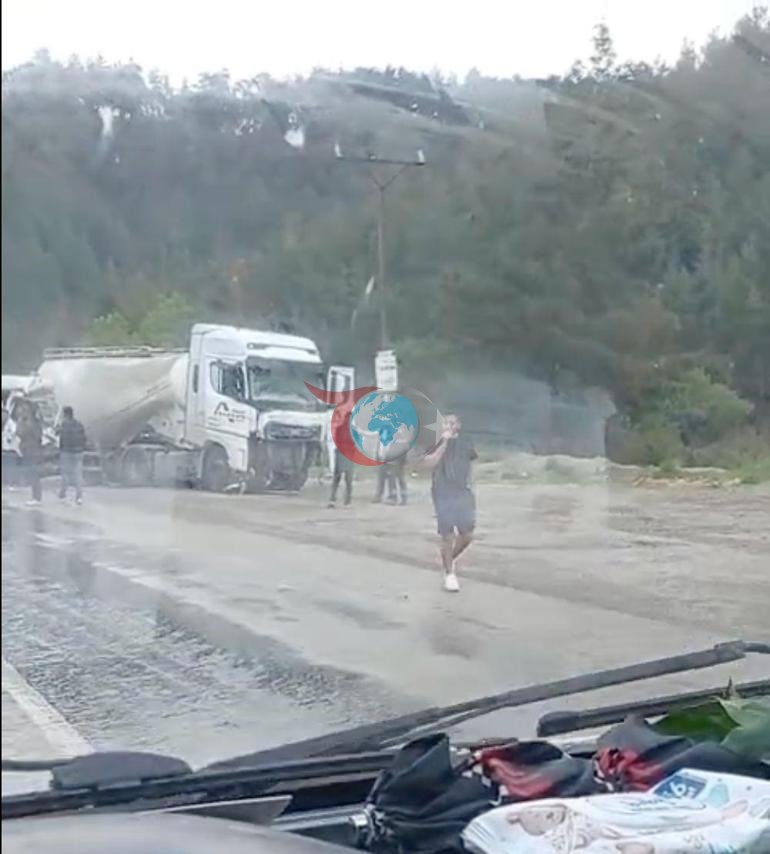 Isparta-Antalya karayolunda can pazarı Tır ile minibüs çarpıştı: 7 ölü, 7 yaralı