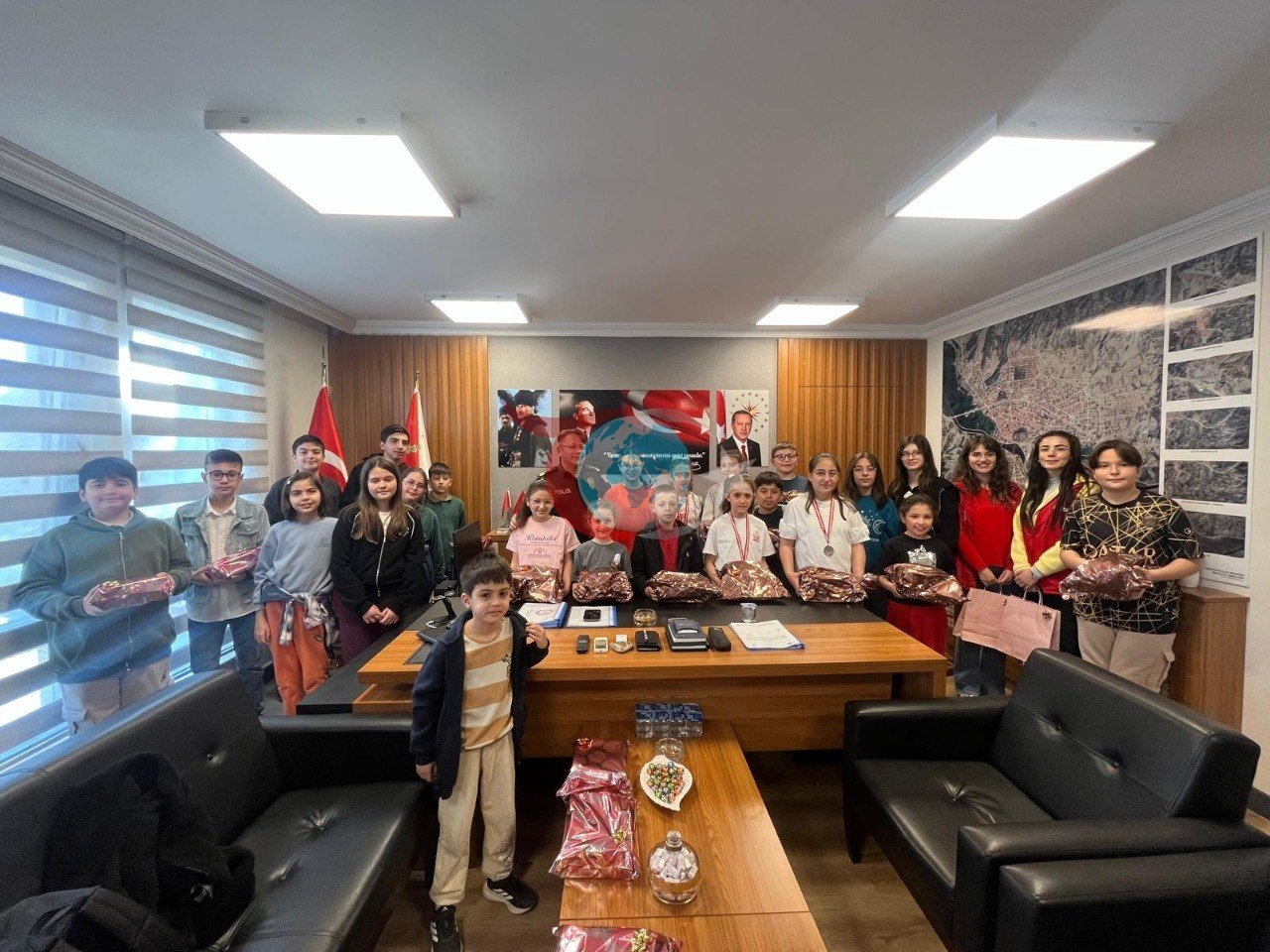 Polis çocukları floor curling turnuvasında yarıştı