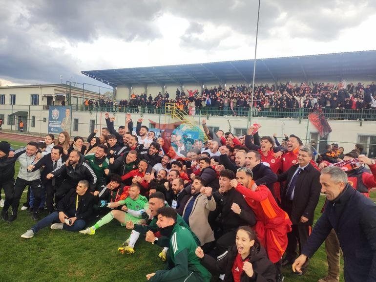1’inci Lig’e yükselen Batman Petrolspor’dan şampiyonluk kutlaması