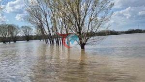 Edirne’de şiddetli yağmur: Meriç Nehri taştı, sular yollara ulaştı Edirne’de şiddetli yağmur: Meriç Nehri taştı, sular yollara ulaştı