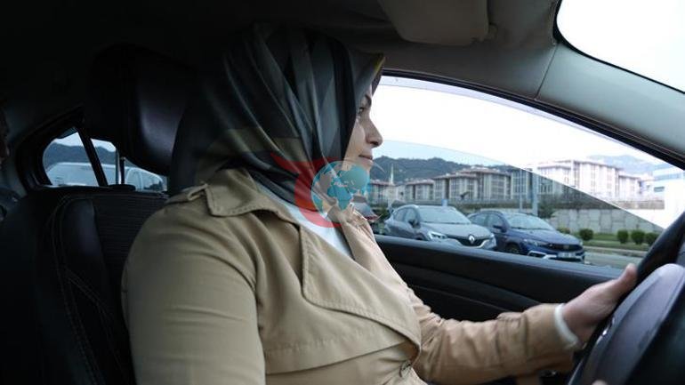 2 çocuk annesi direksiyon başında Rize’de kadın taksici azmiyle takdir topluyor