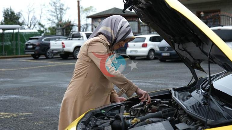 2 çocuk annesi direksiyon başında Rize’de kadın taksici azmiyle takdir topluyor