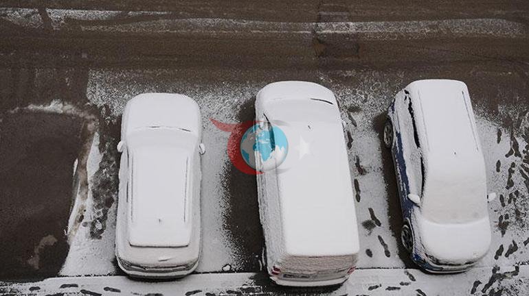 Birçok il nisan ayında karla uyandı: Sabah 04.00’ten beri bu manzaranın tadını çıkarıyorum