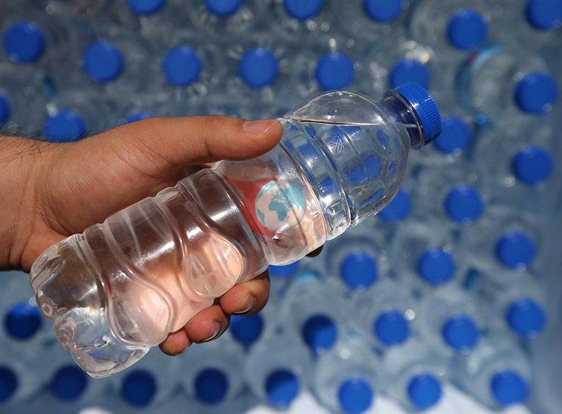 Pet şişelere petrol zammı: 5 litrelik suda 'gel-al' tavsiyesi