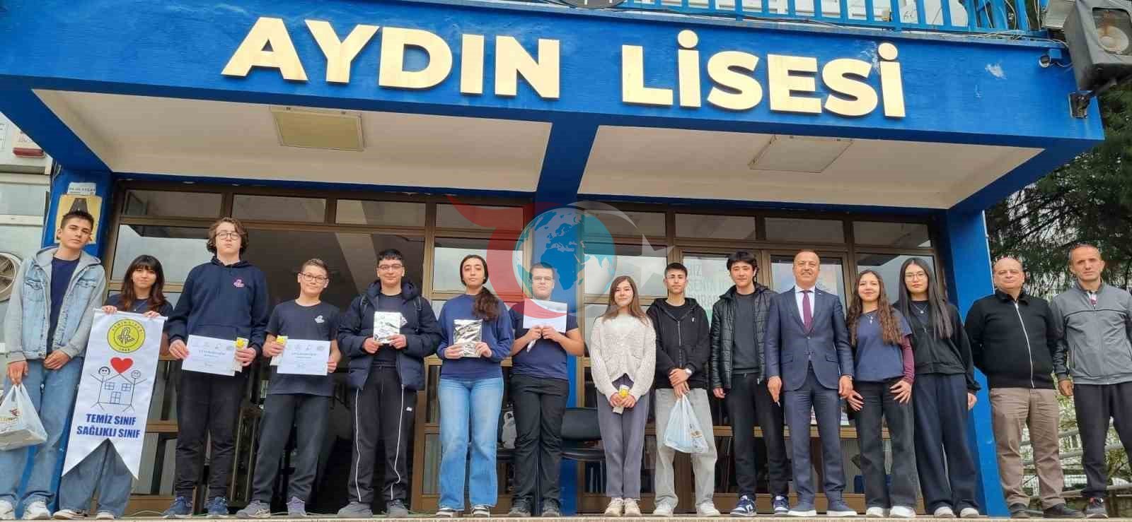 Aydın Lisesi öğrencileri başarılarıyla gururlandırdı