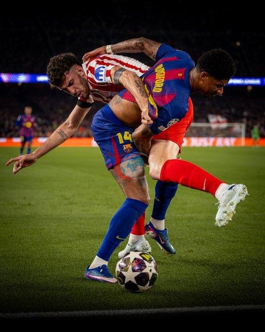 Barcelona - Atletico Madrid maçından bir ikili mücadele anı
